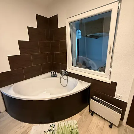 Ferienbungalow Mit Hochbett Und Terrasse Am Zeulenrodaer * Zeulenroda-Triebes